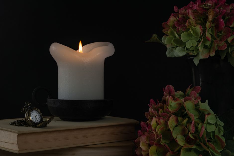 Tempo de cura: por que despachar rápido arruina a aromatização da sua vela de cera vegetal